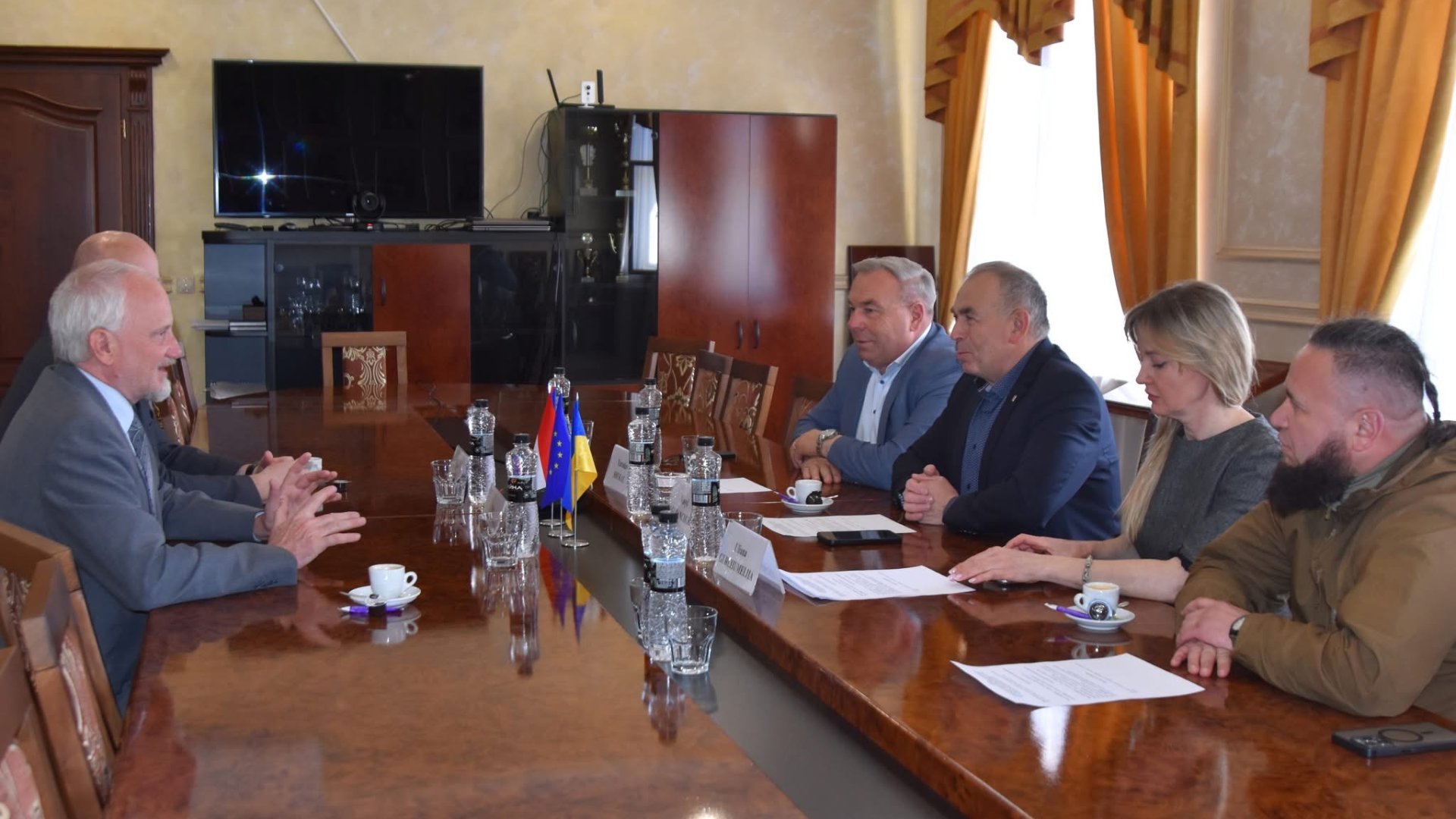 Допомога без кордонів: чеські волонтери привезли на Закарпаття підтримку для …