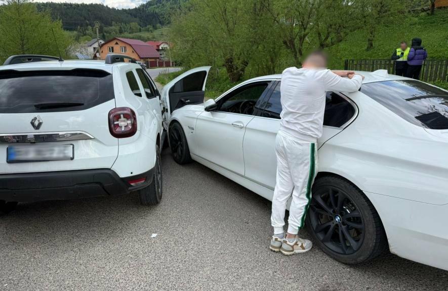До ЄС за 8 тисяч доларів: на Львівщині викрили схему …