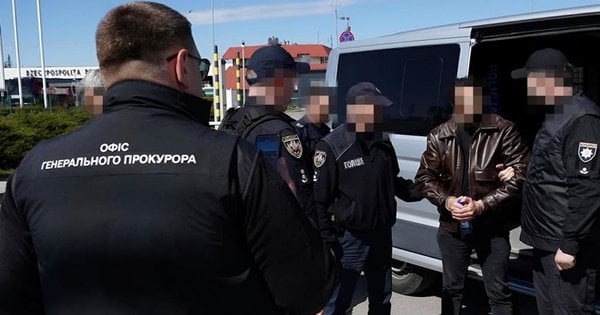 До України екстрадували шахрая, який ошукував військових на фейковому продажі …