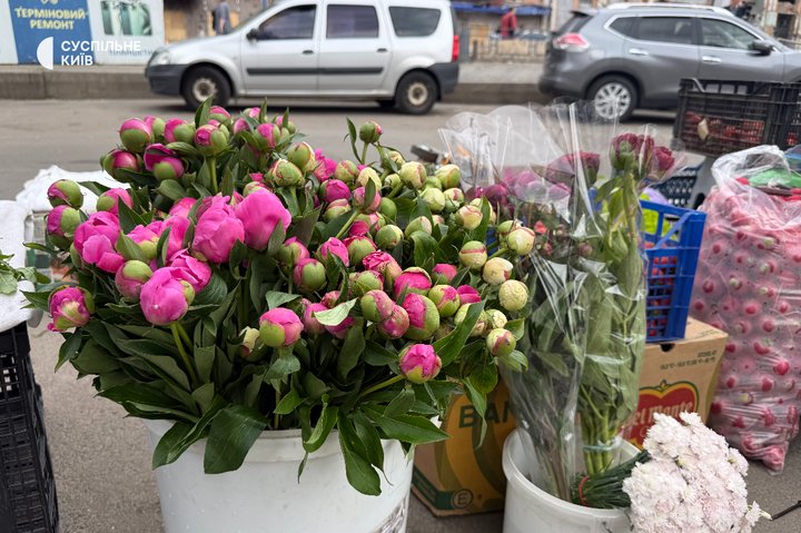 До зруйнованого Лук’янівського ринку повертаються продавці