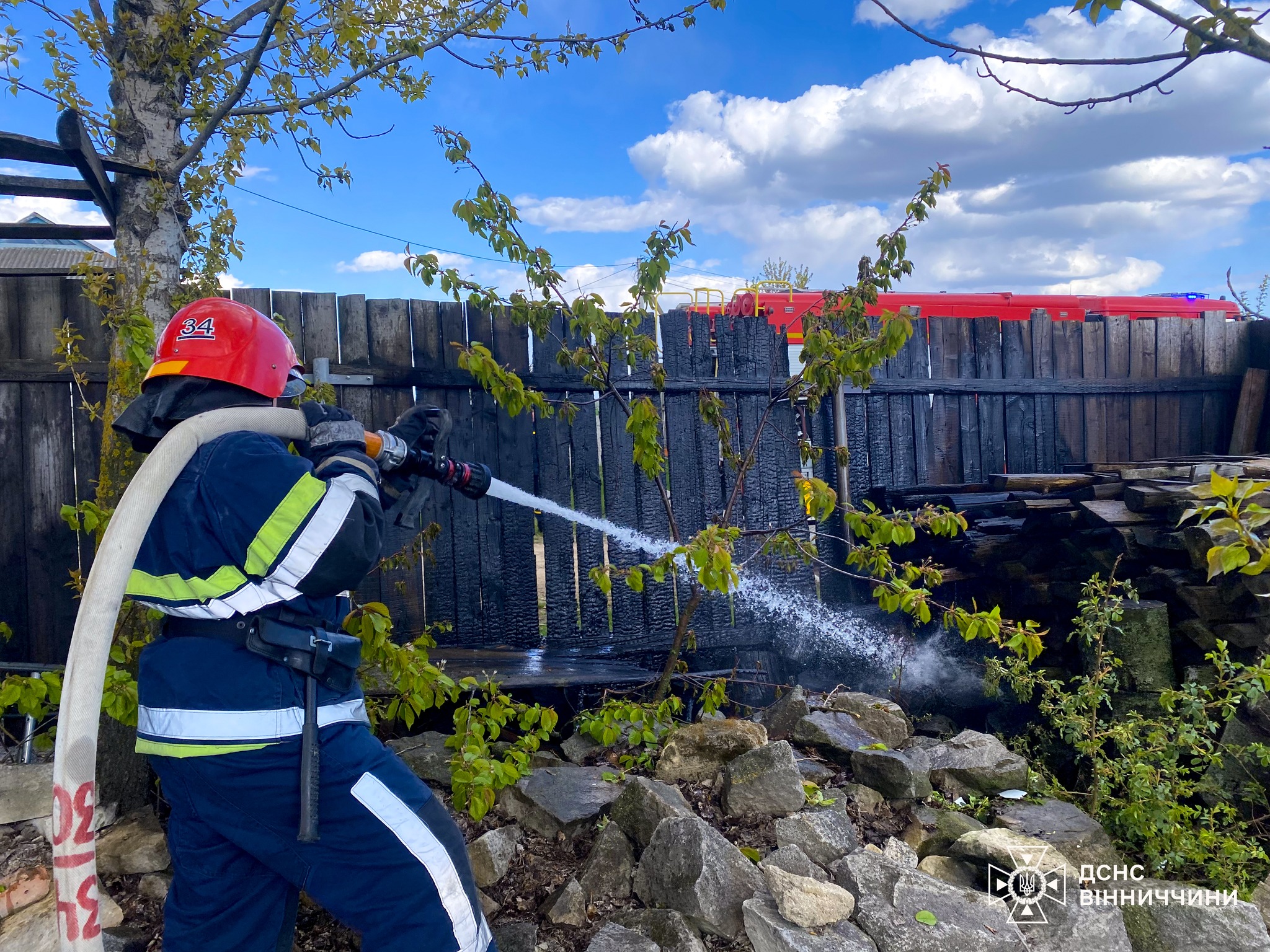 Дрова, солома та суха рослинність горіли на Вінниччині