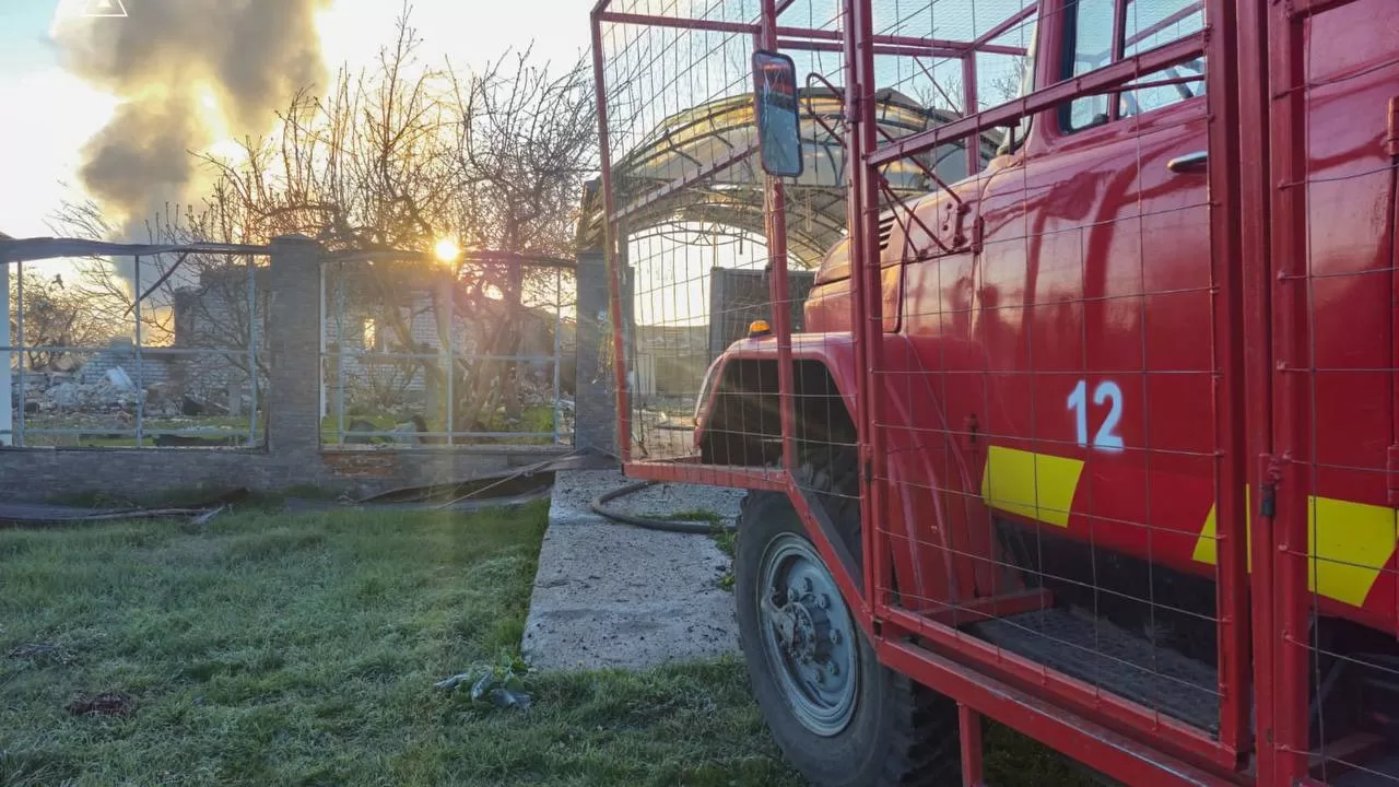 Дрони вдарили по будинку на Харківщині: постраждала жінка