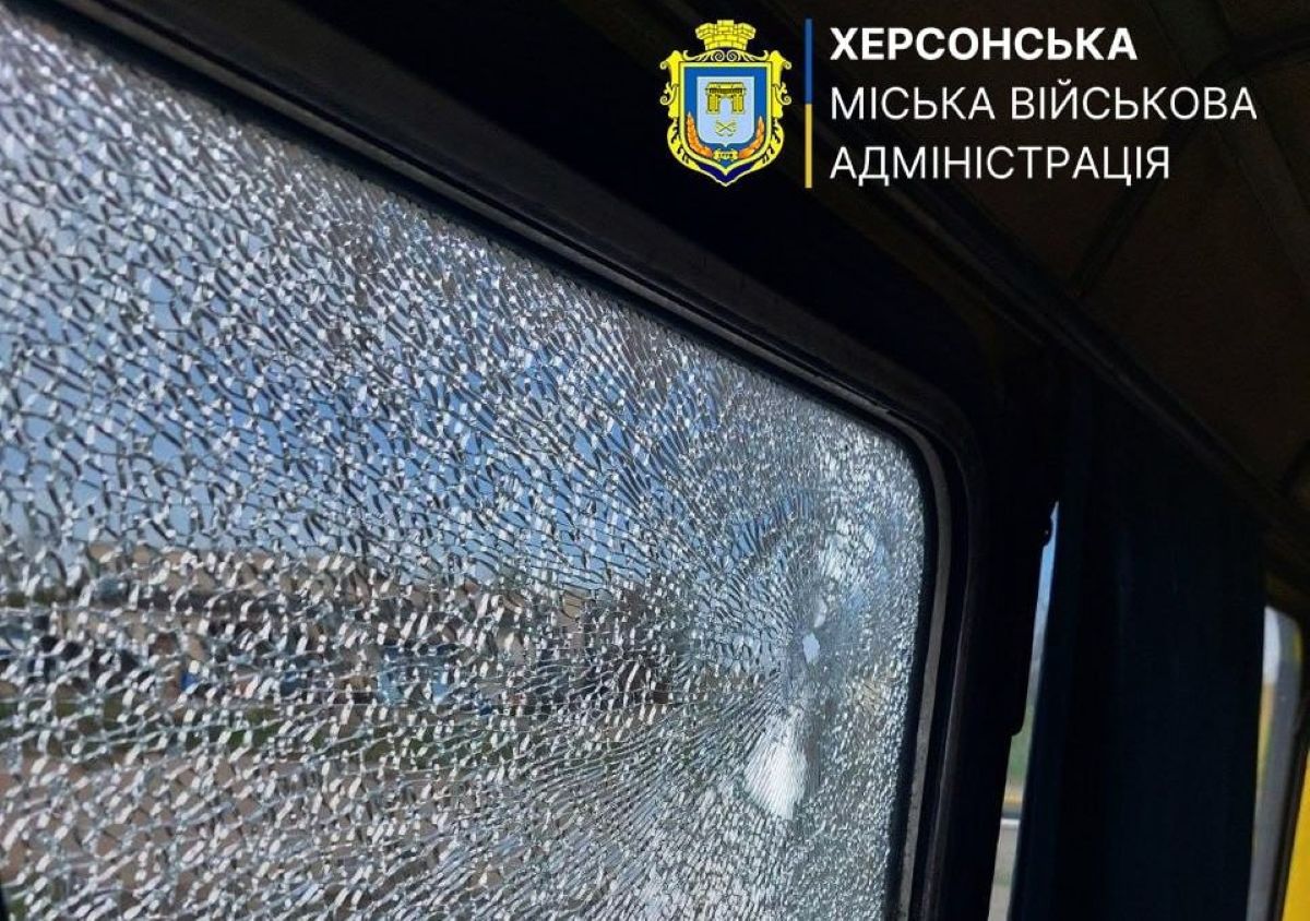 Дрони продовжують полювати на громадський транспорт у Херсоні