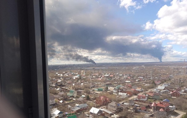 Дрони підпалили великий НПЗ «Лукойл» в Пермі