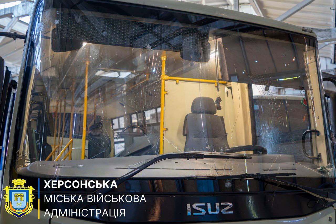 Дрон РФ полював на автобус “Херсон — Комишани”