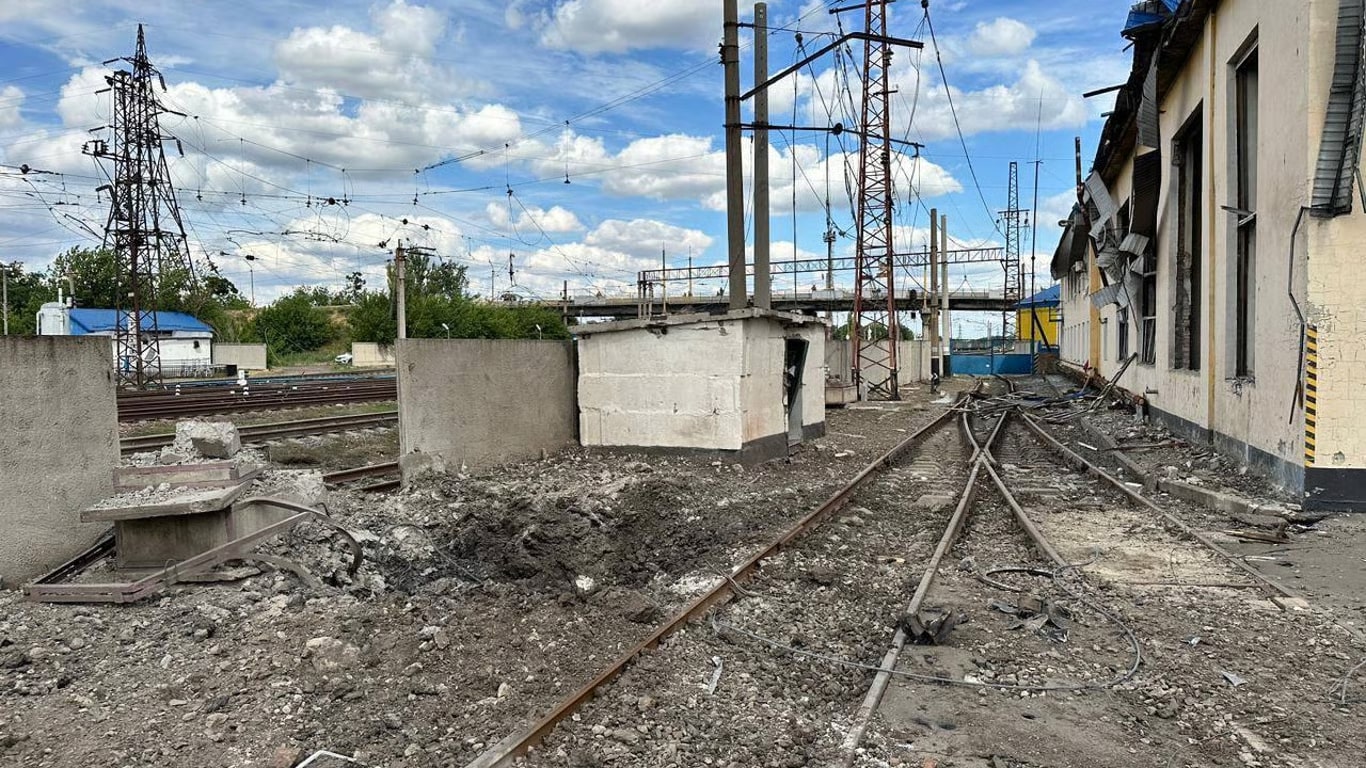 Дрон атакував залізницю на Полтавщині: пошкоджений вагон та колії