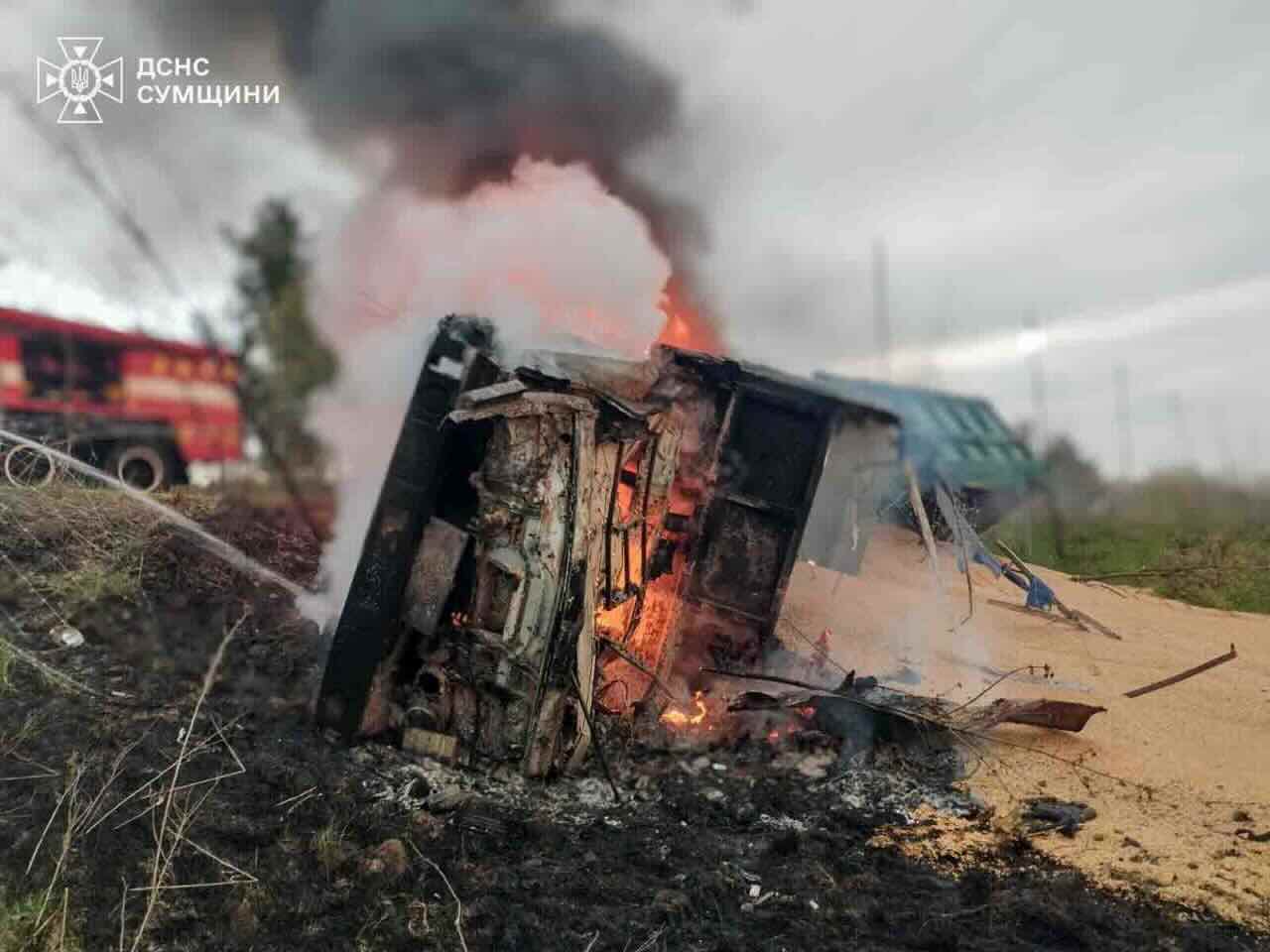 Дрон вдарив по вантажівці з зерном: під Глуховом пожежа і …