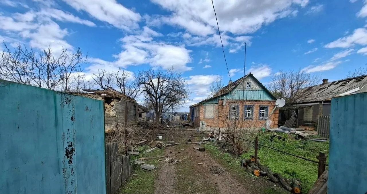 Дрон вдарив по приватному будинку на Харківщині: двоє людей у …