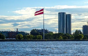 У Латвії поблизу кордону з РФ впав та вибухнув дрон: …