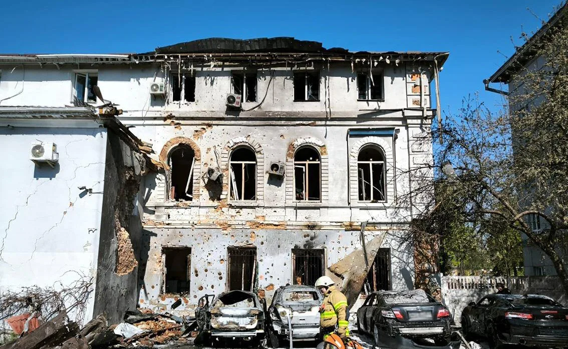 Дрон рф атакував центр Чернігова - троє людей отримали поранення