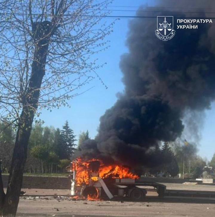 Дрон ударив по вантажівці в Путивлі: поранено 57-річного водія