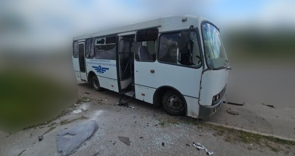 Росіяни вдруге за день атакували маршрутку у Херсоні: є постраждалий