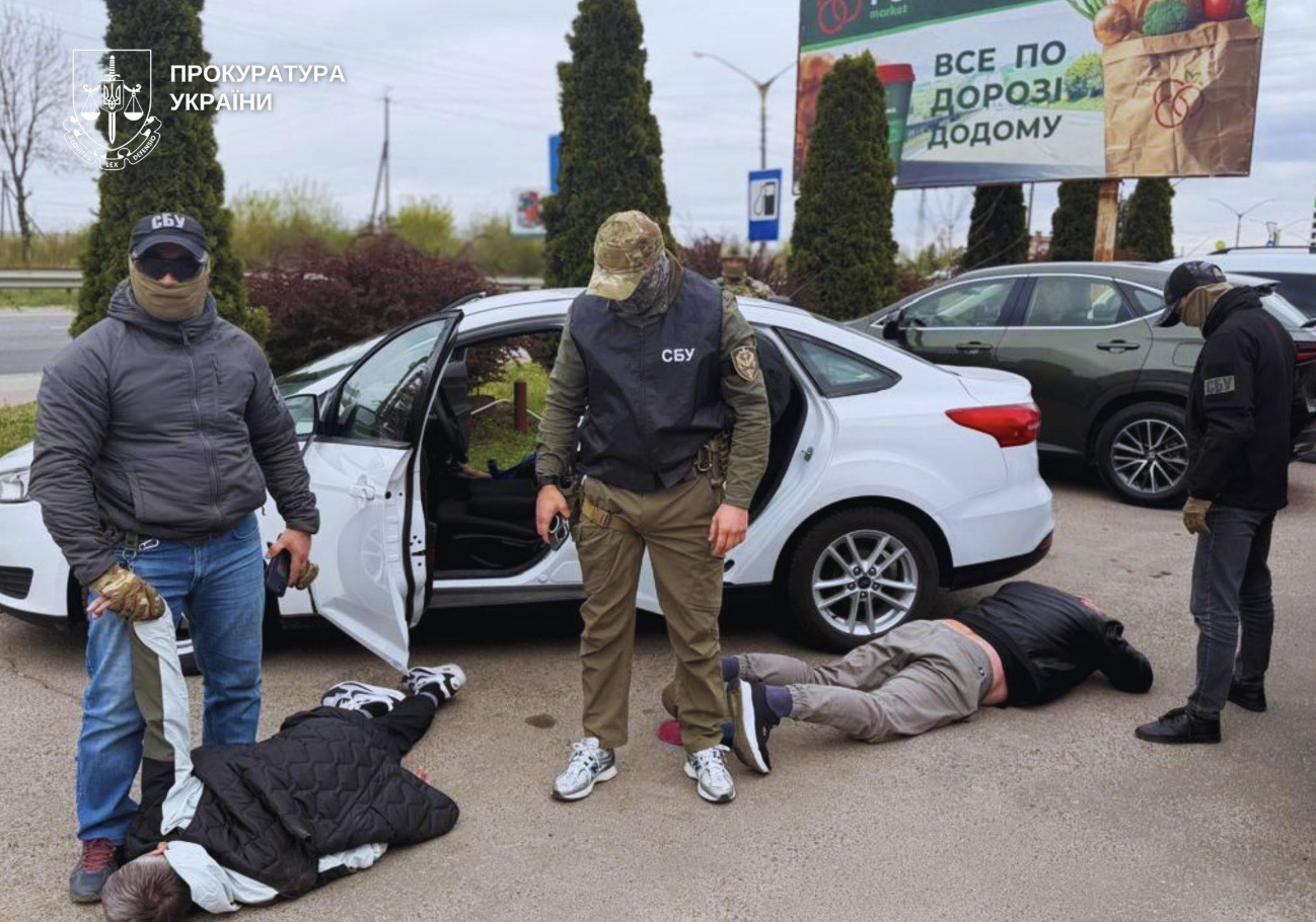 Ділки обіцяли переправити двох киян до Угорщини за 26 000 …