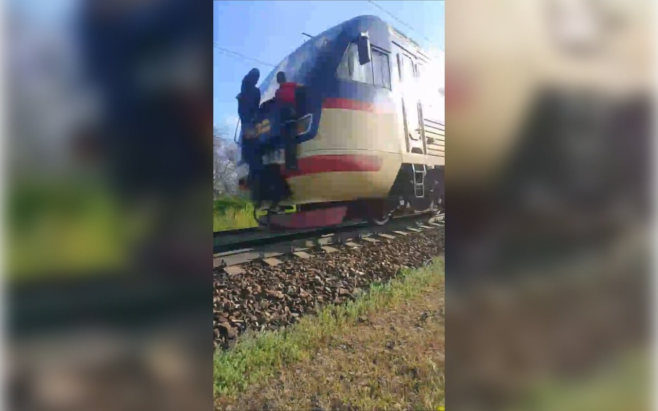 Дітей-зачеперів на швидкісній електричці помітили в Кам’янському