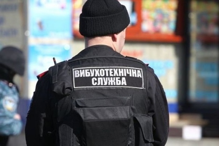 Термінова перевірка: поліція працює у навчальних закладах Львова через загрозу …