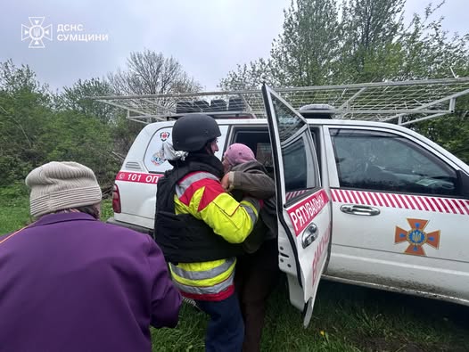 З Сумщини евакуювали двох жінок броньованим авто “Фенікса”