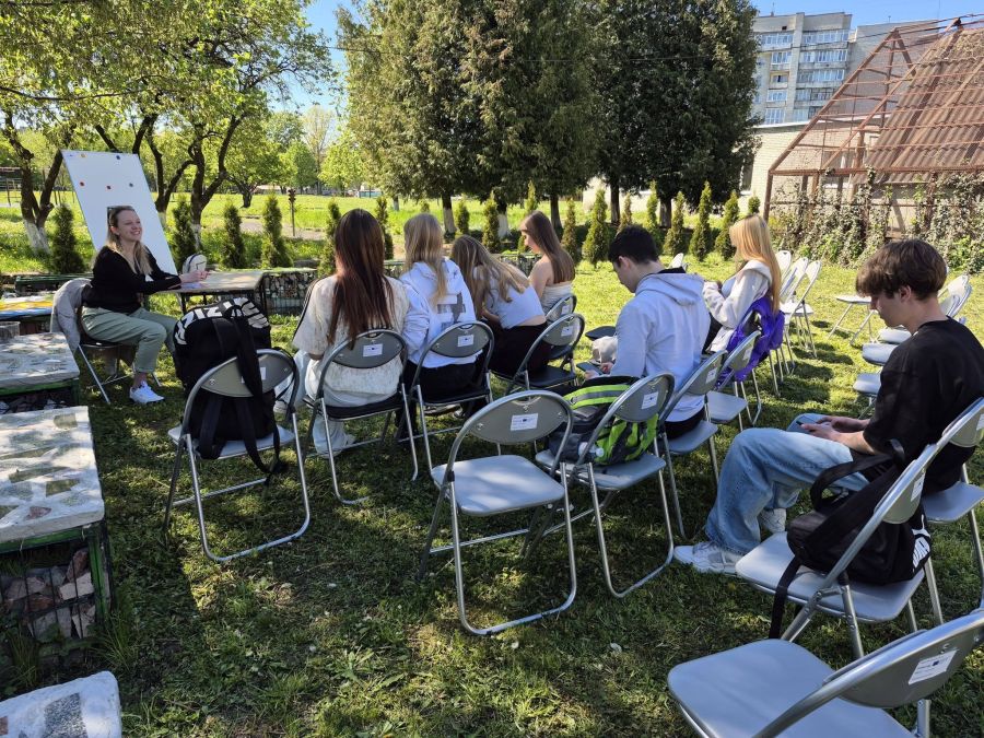 «Екологічний кабінет»: у Калуському ліцеї №10 вперше провели заняття на …