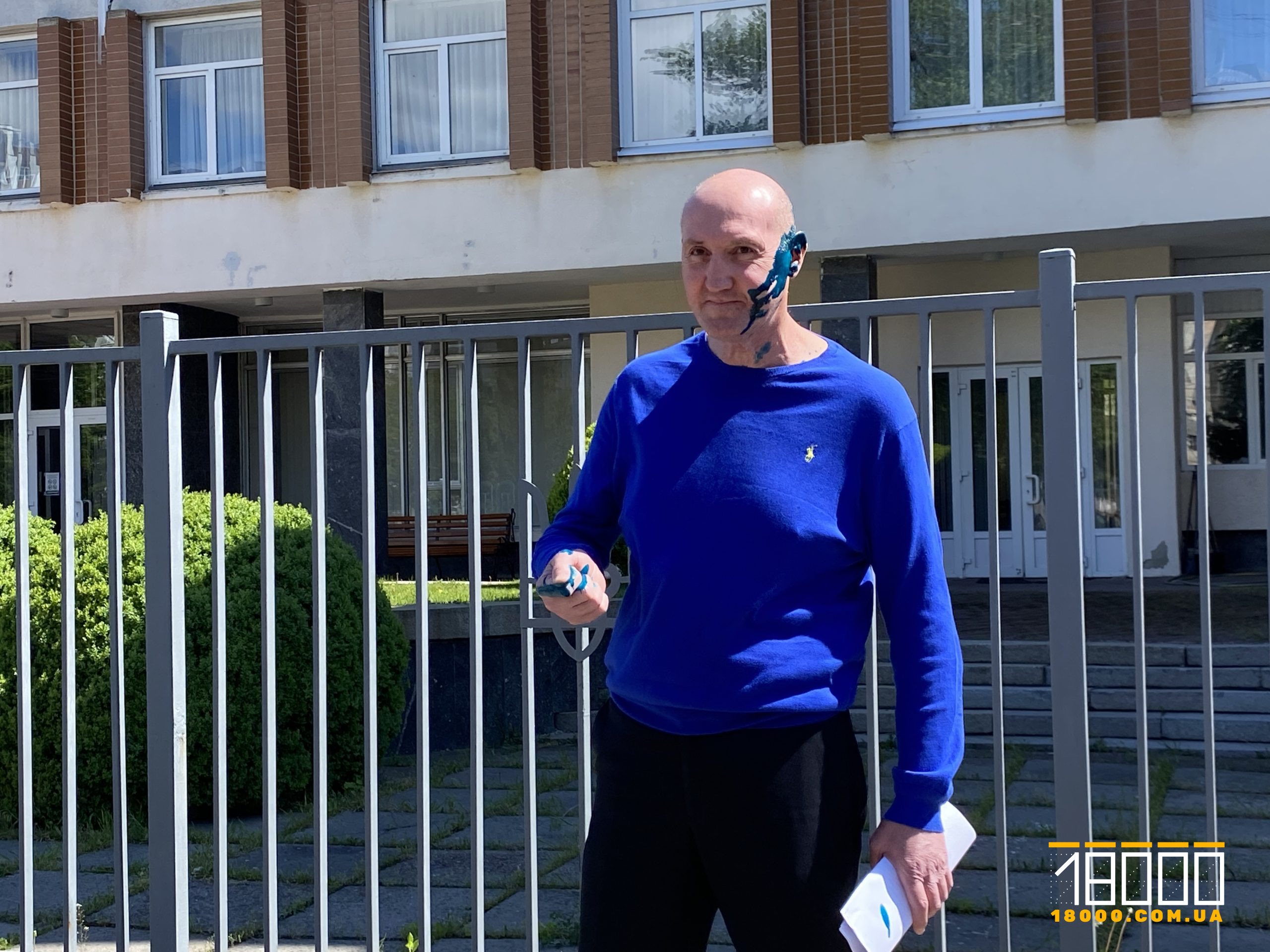 Ексдепутата у Черкасах облили зеленкою (ВІДЕО)