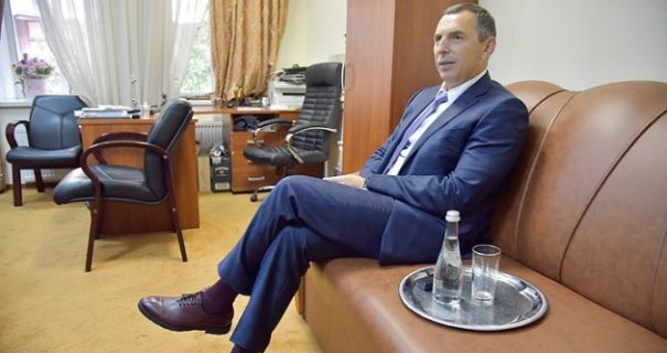 Експомічник Зеленського Шефір "переписав" майно на дружину після підозр НАБУ …