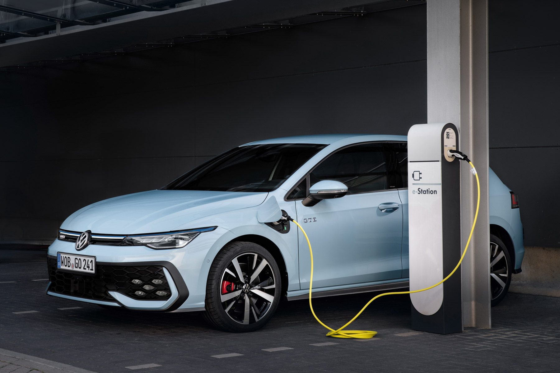 Електричний Volkswagen Golf затримується, у компанії пояснили причину