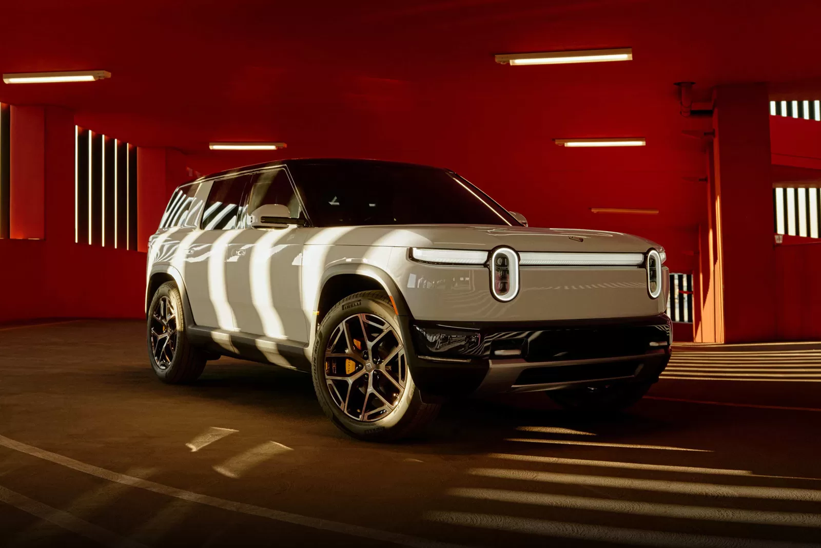 Електрокросовер Rivian R2 готується отримати одразу кілька спецверсій, – топ-менеджер