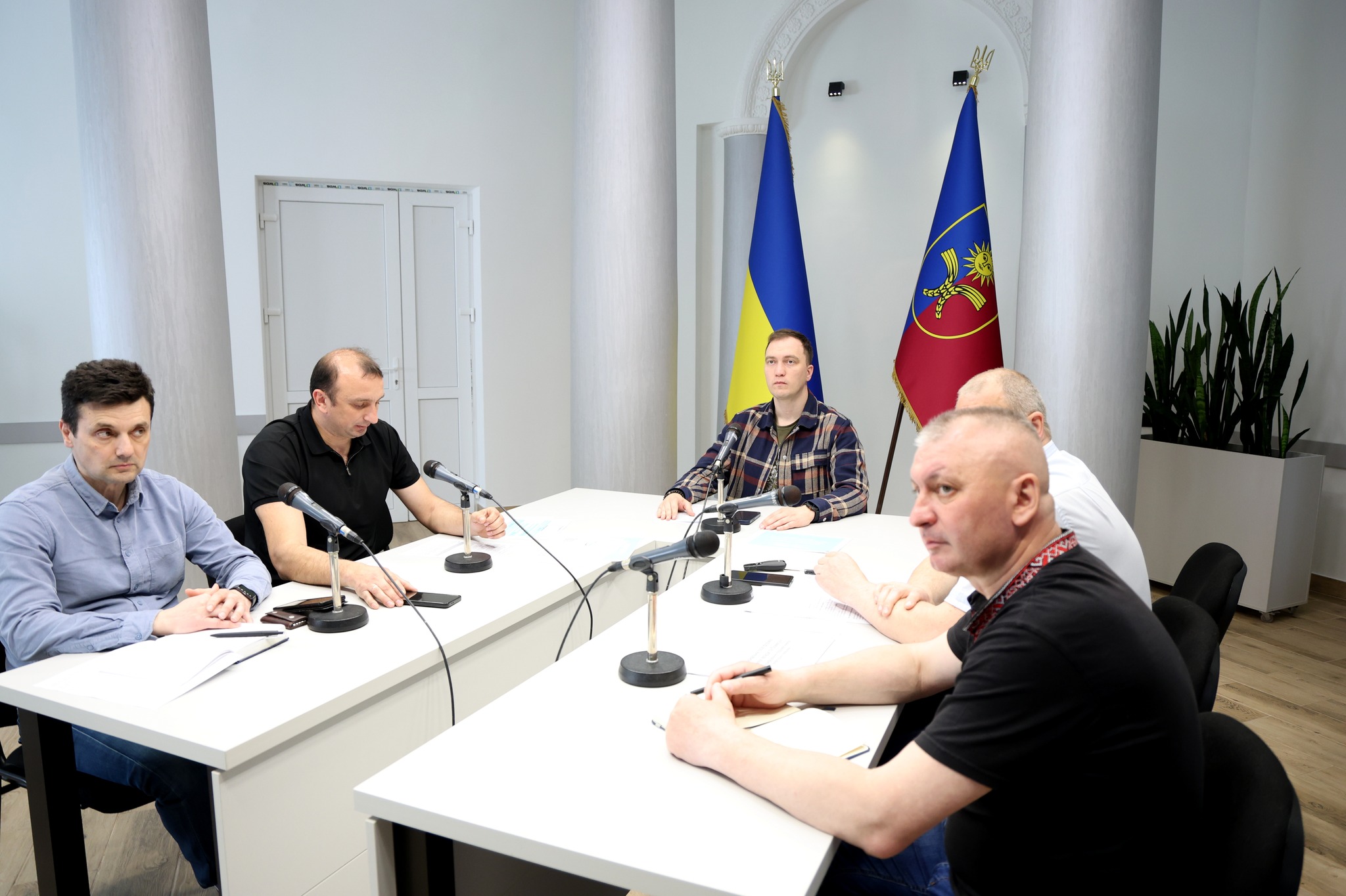 Електронні трудові книжки та лікарняні: у Хмельницькій ОВА обговорили цифровізацію …