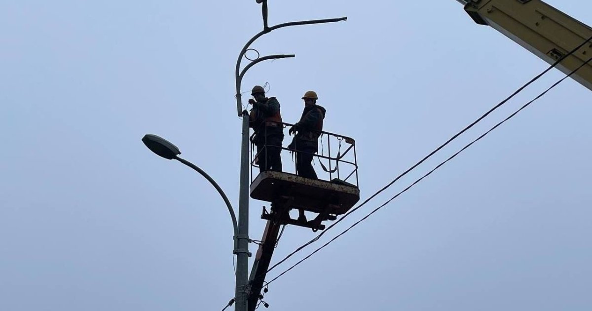 Енергетична інфраструктура у шести областях зазнала ударів, — Укренерго