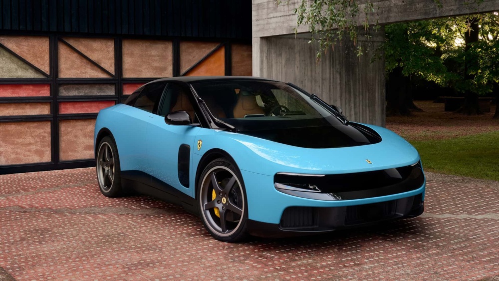 Епохальна прем’єра в Маранелло: Ferrari представила свій перший повністю електричний …