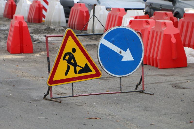 Жителі масиву Криниченька у Рівному самовільно перекрили дорогу та ледь …