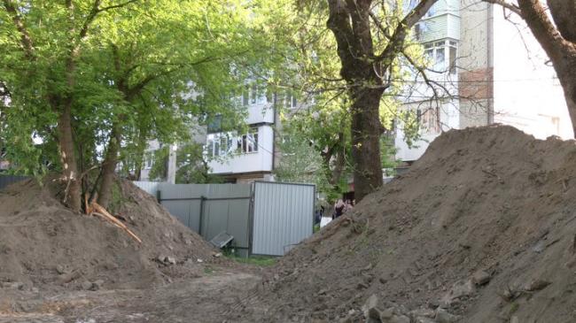 Жителі міста на Рівненщині виступили проти будівництва ТЦ