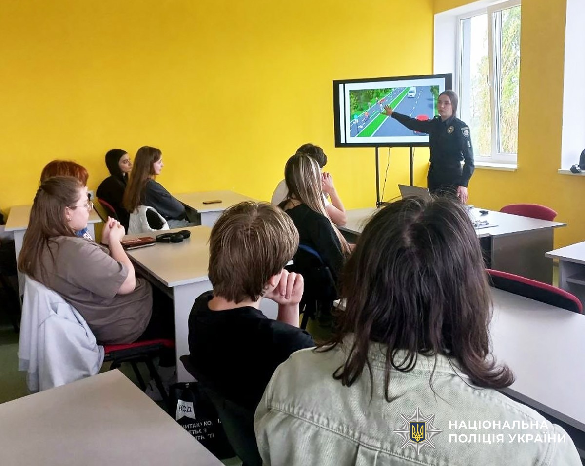 Житомирські поліцейські провели практичний інтенсив для учнів наукового ліцею. ФОТО