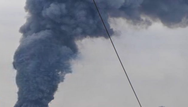 Загарбники вночі вдарили по Сумах, пошкоджені адмінбудівля і торговельний центр