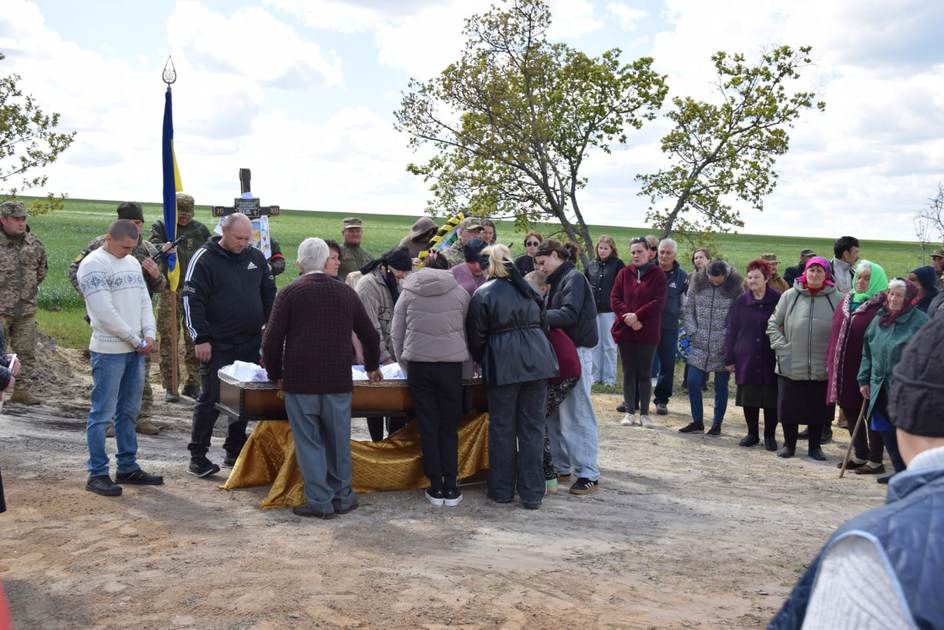 Загиблого стрільця-снайпера провели в останню путь у Петрівській громаді (фото)