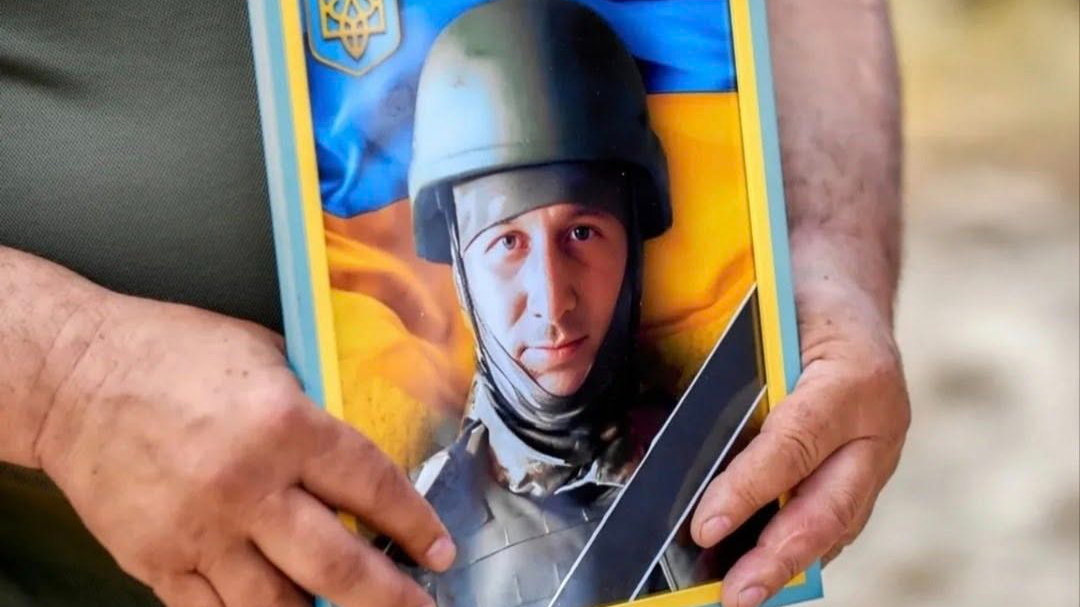 Загинув за Україну: батькам полеглого Героя з Волині вручили його …