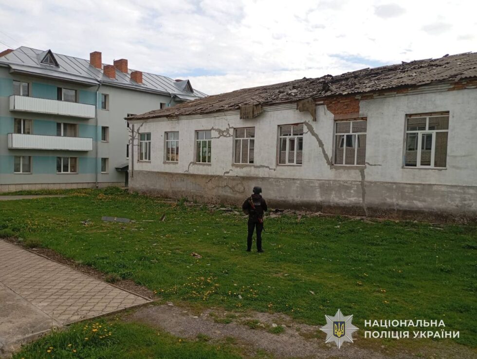 Загинула жінка, серед поранених — діти: поліція документує наслідки обстрілів …