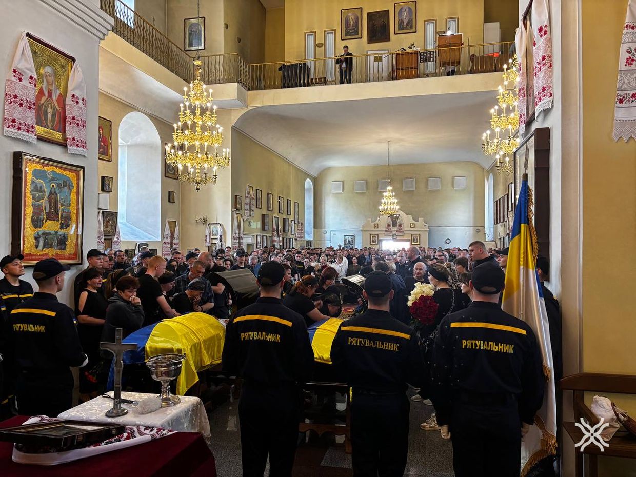Полтава попрощалася з рятувальниками, які загинули від подвійної атаки