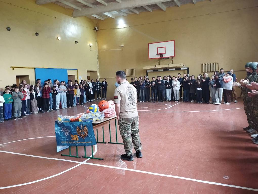 Заклад освіти Кілійської громади отримав подарунки від військових, яким надсилали …