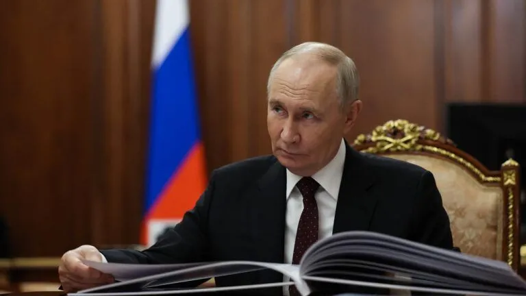 Закриття підприємств та посилення інфляції: ISW викрив маніпуляції Путіна зі …