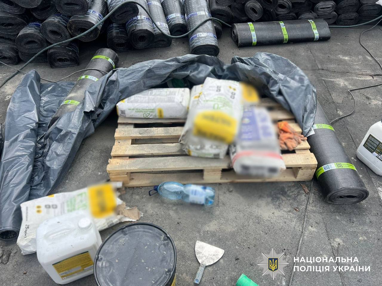 Заліз на дах банку: у Києві затримали рецидивіста за зухвалу …