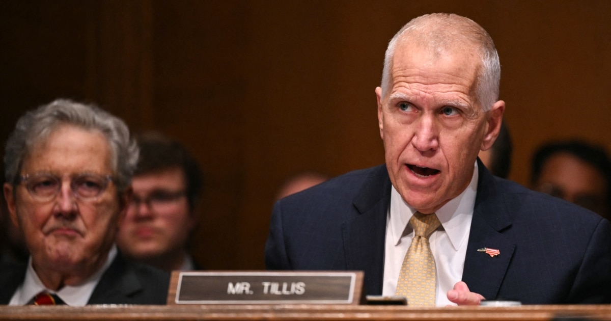 "Путин хочет уничтожить любое влияние США". Американский сенатор — о …