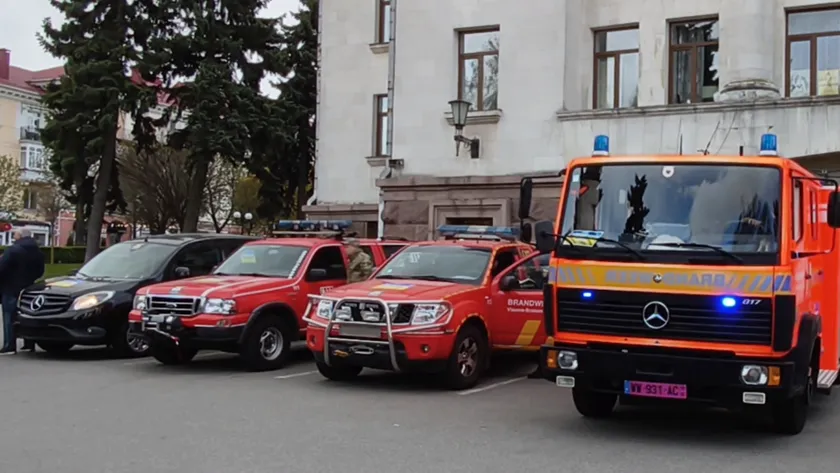 Замість подарунків на «золоте» весілля — спецтранспорт для України: Чернігівщина …