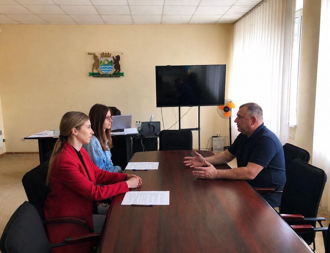 Замість тюремних нар — робота й документи: як на Рахівщині …