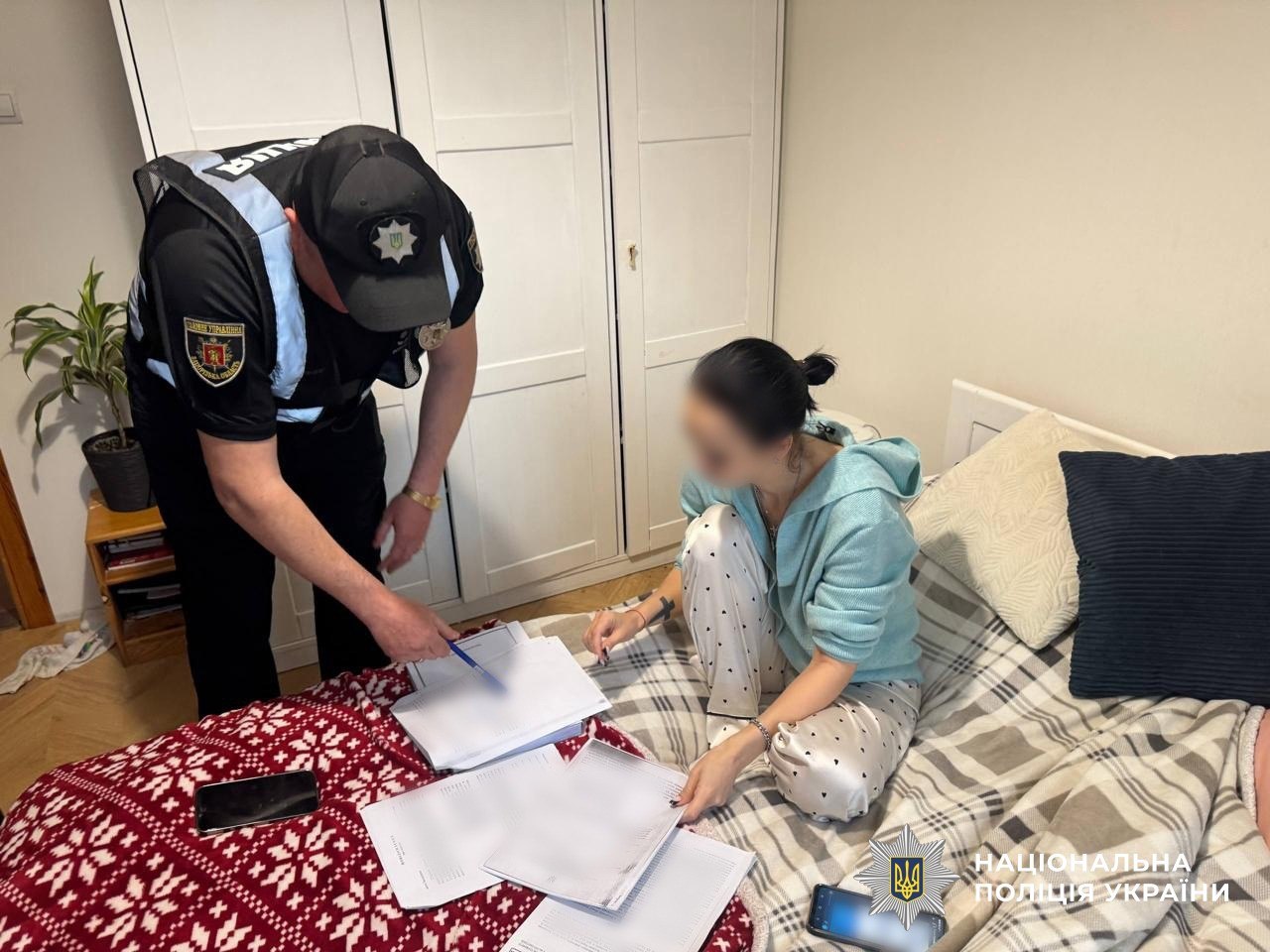 Запорізькі поліцейські повідомили про підозру жінці, яка підробила заповіт на …