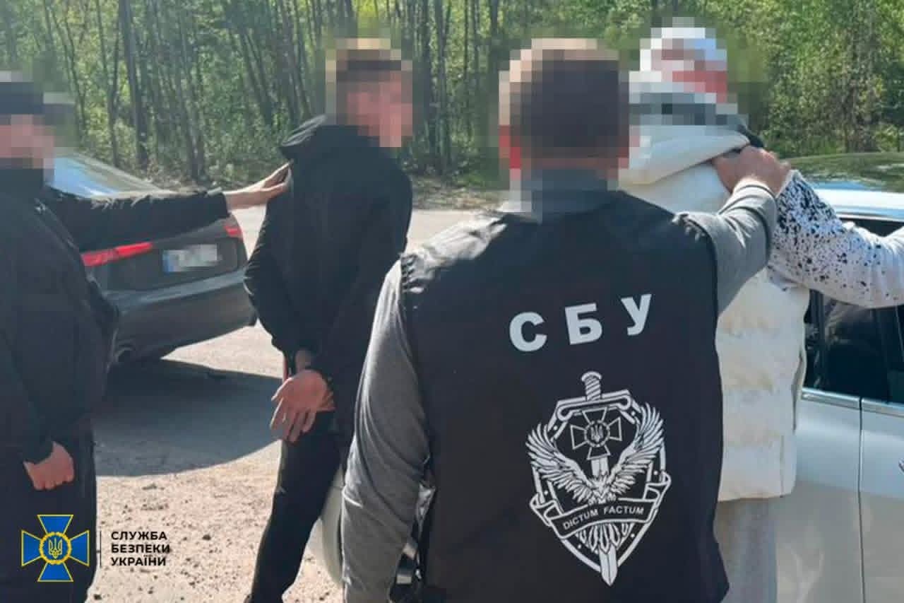 Заробляв на нелегалах і зберігав наркотики: деталі затримання ділка з …