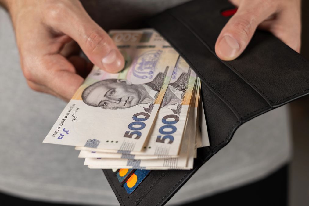 Зарплату не виплачують кілька тижнів: що робити працівнику