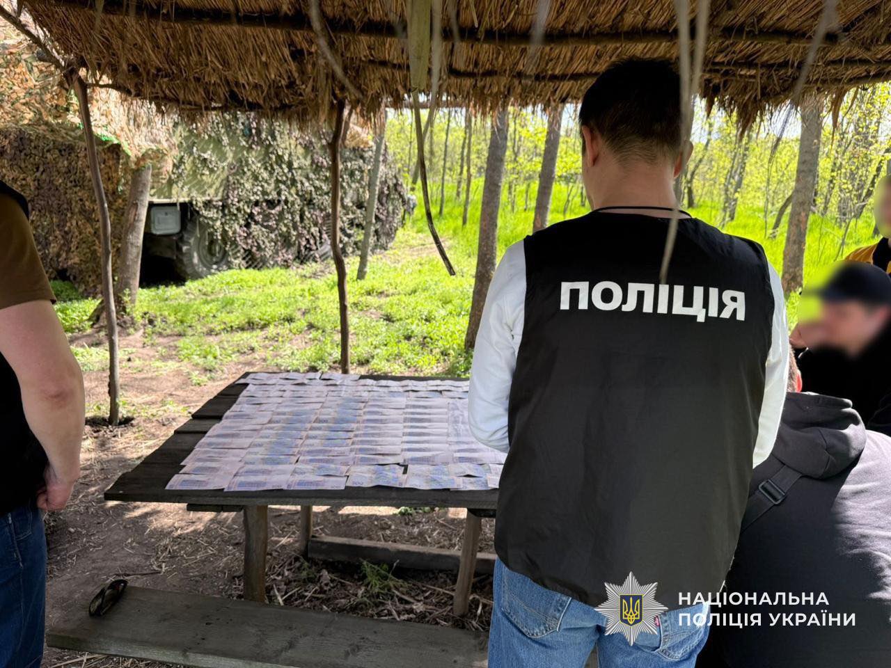 Вимагав гроші у військової: на Дніпровщині затримали командира за хабар …