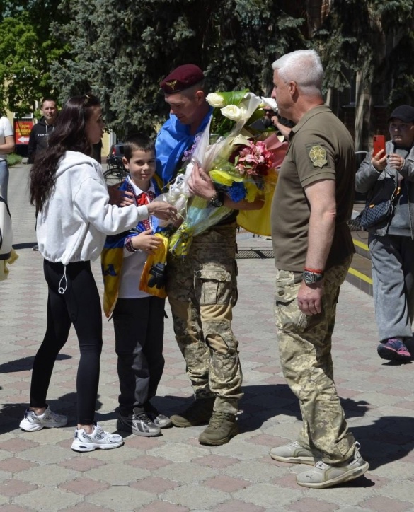 Захисник Іван Литвин повернувся з полону: урочиста зустріч у Звенигородці