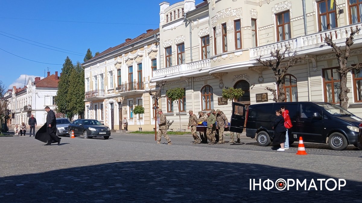 До Коломиї на вічний спочинок повернувся захисник Михайло Лісаченко