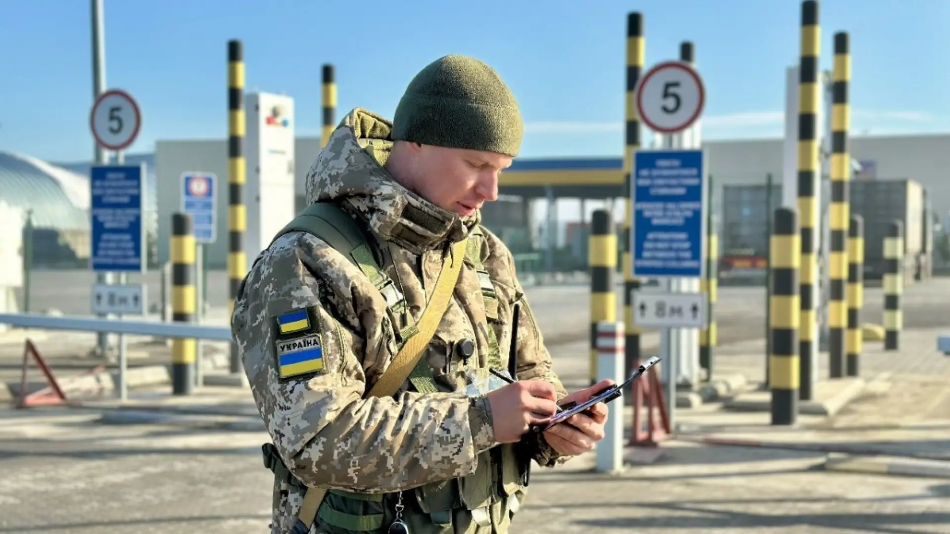 За гроші влаштовував “другим водієм”: прикордонники викрили схему незаконного виїзду …