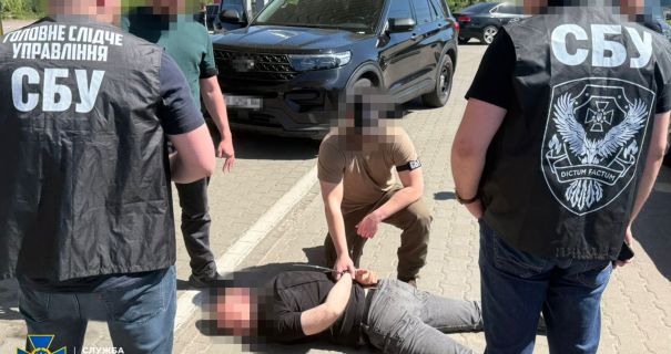 За гроші обіцяв "броню": СБУ затримала керівника Житомирського ТЦК